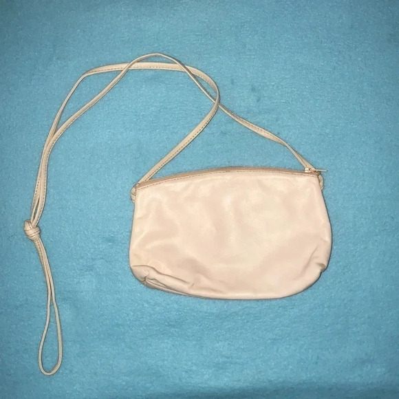 𝅺Cross body vintage handbag🎉Host Pick🎉 - Picture 2 of 7